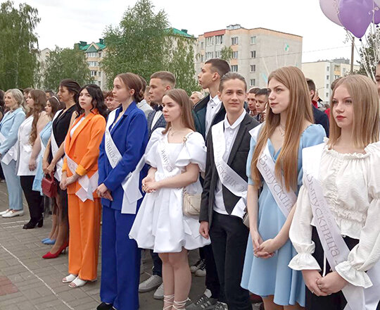 «Последний звонок»  в школах Глуска и района (фоторепортаж)