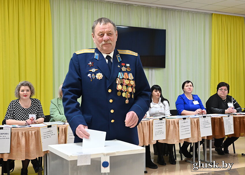 Глусчане с самого утра активно идут на выборы
