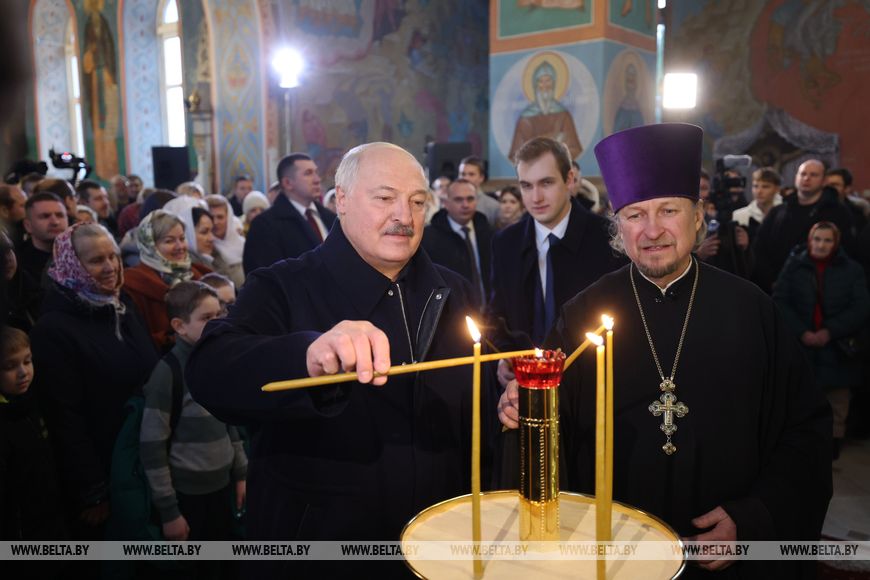 Курс на мир и созидание, плюсы «диктатуры» и признание в любви. Лукашенко в Рождество сказал о главном